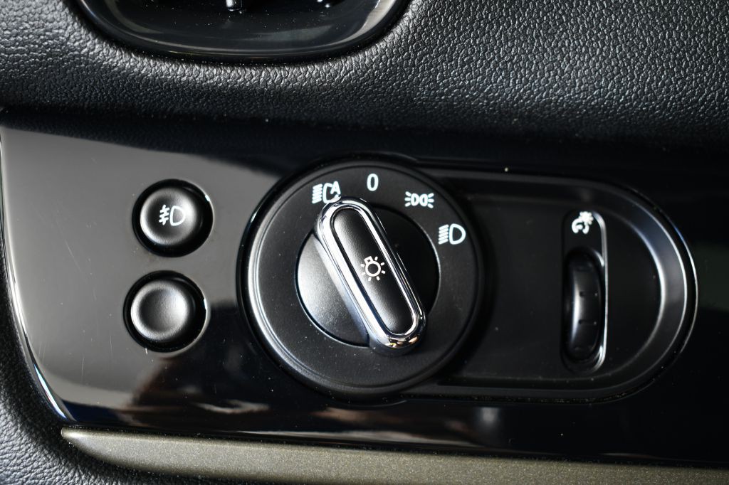 2021 MINI Cooper Image 37