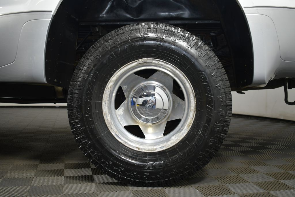 2002 Ford F-350 Image 40