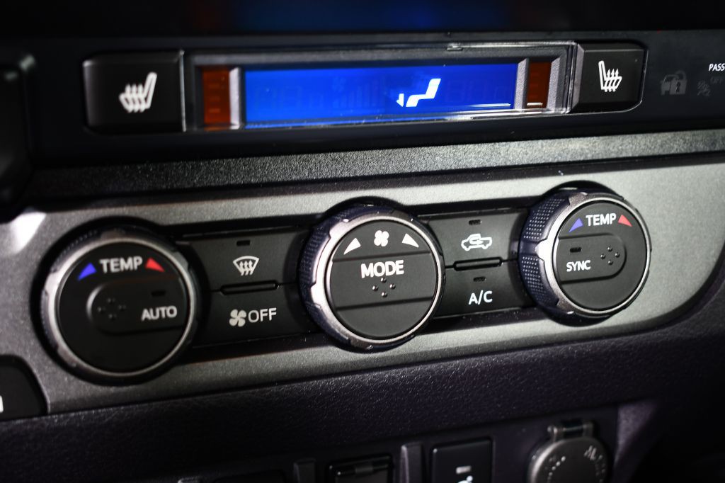 2019 Toyota Tacoma Image 38