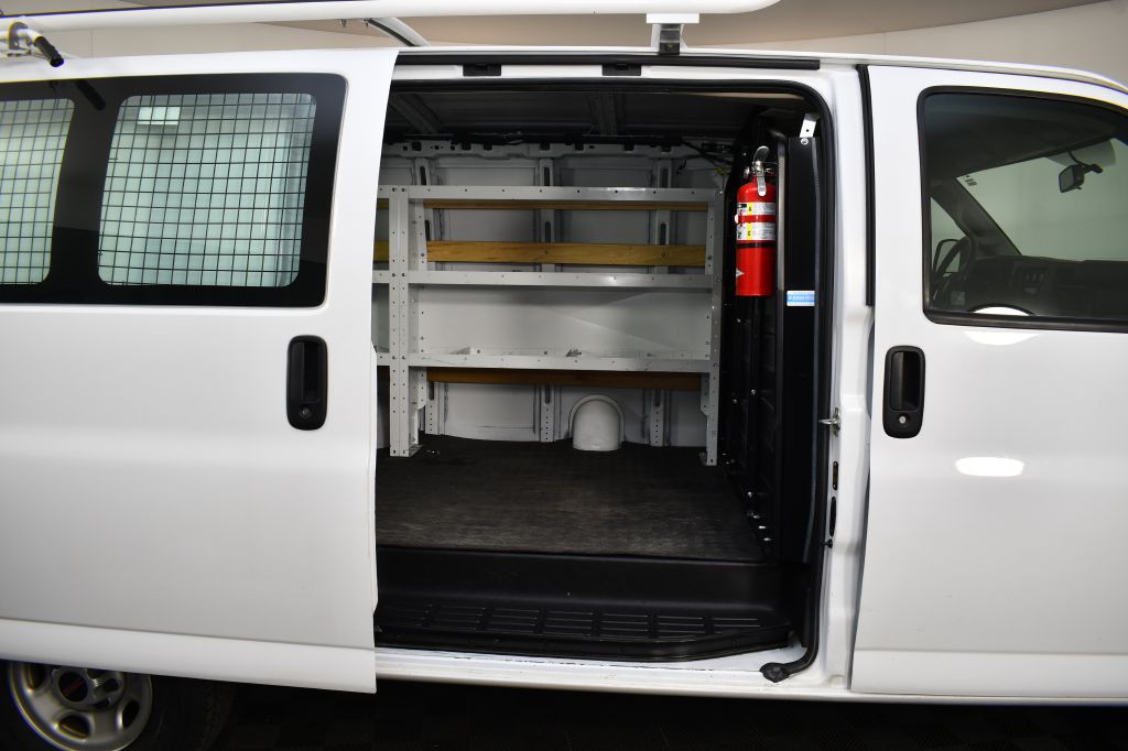 2019 GMC Savana Image 16