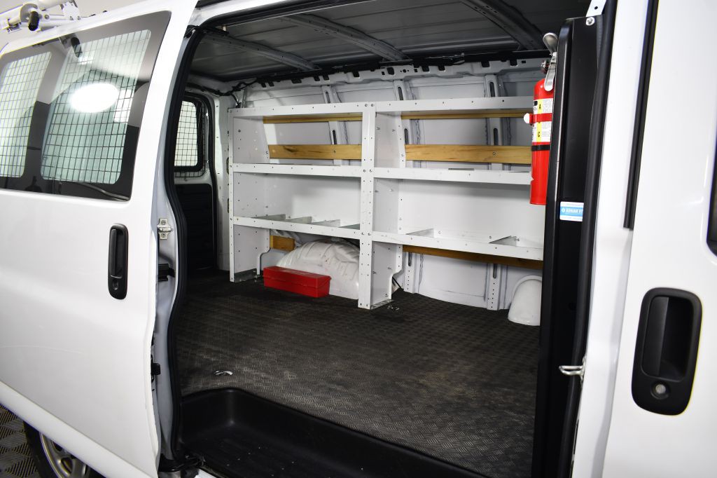 2019 GMC Savana Image 17