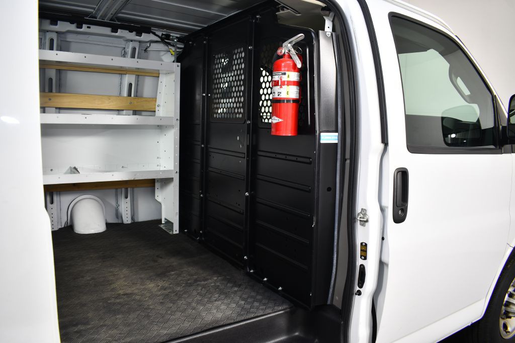 2019 GMC Savana Image 18