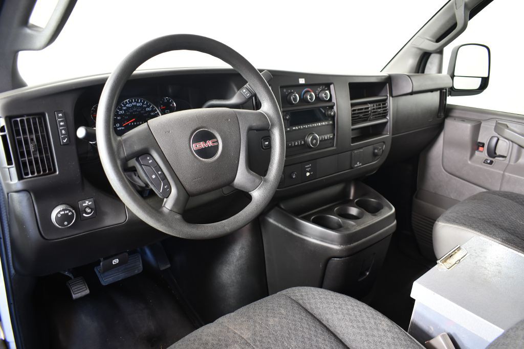 2019 GMC Savana Image 23