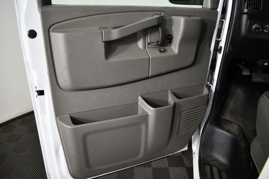 2019 GMC Savana Image 40