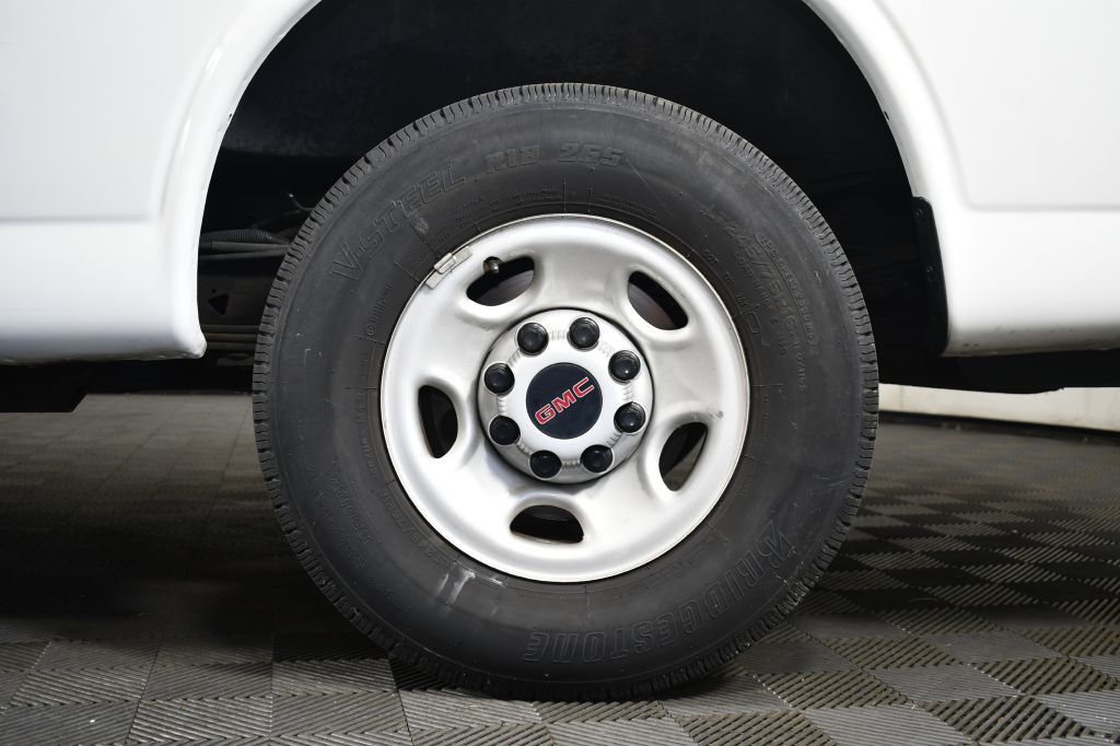 2019 GMC Savana Image 43