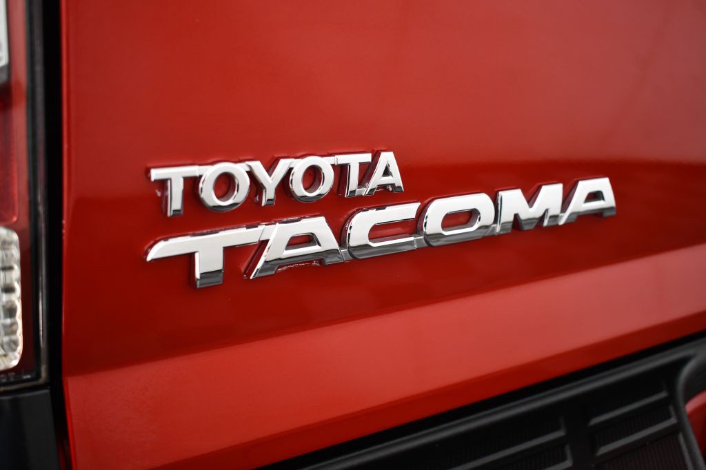 2015 Toyota Tacoma Image 13