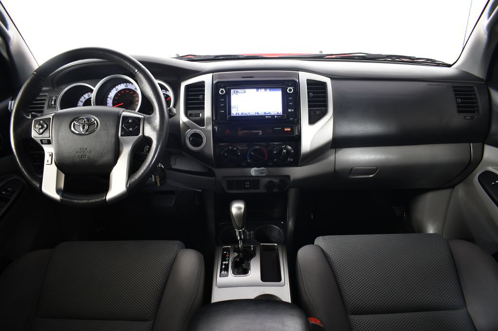 2015 Toyota Tacoma Image 15