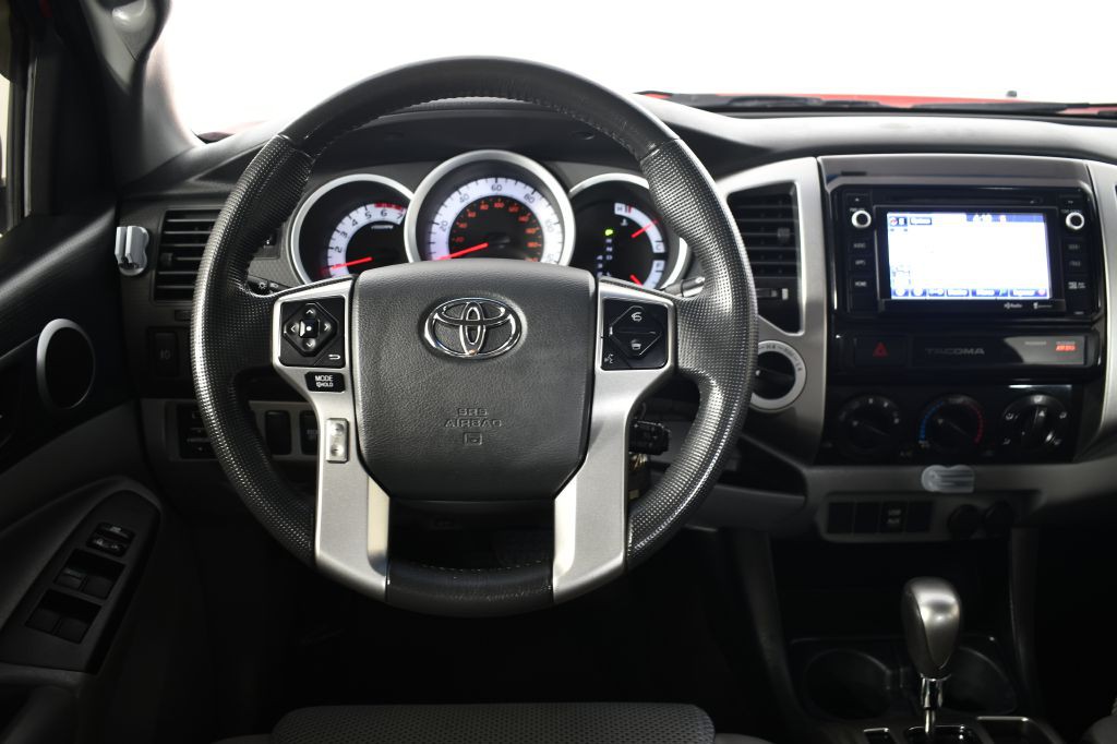 2015 Toyota Tacoma Image 16