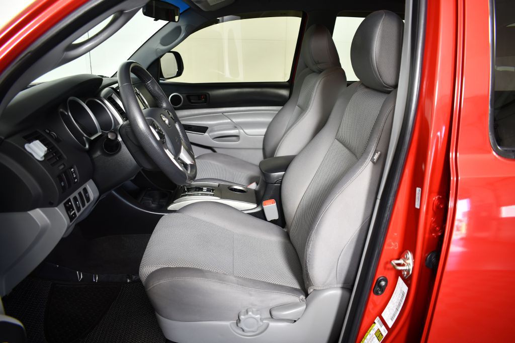 2015 Toyota Tacoma Image 18