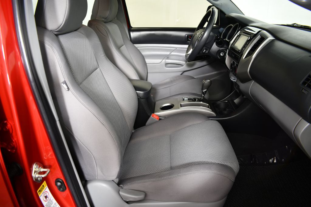 2015 Toyota Tacoma Image 21