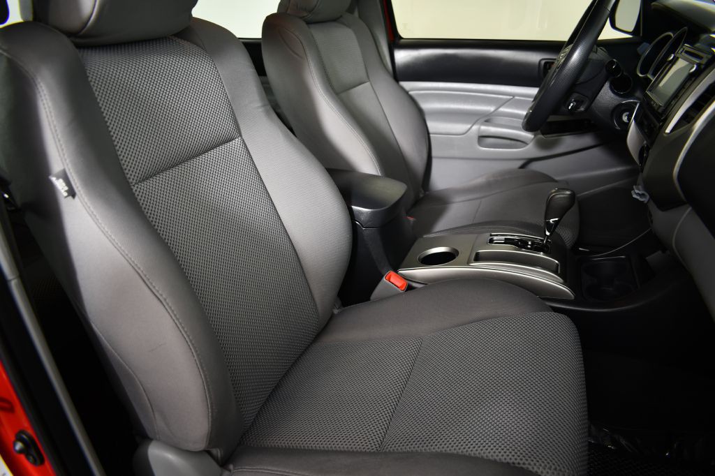 2015 Toyota Tacoma Image 22