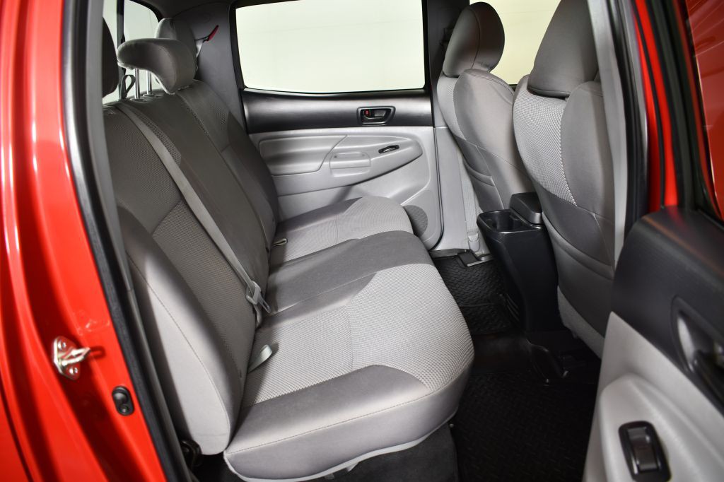 2015 Toyota Tacoma Image 23