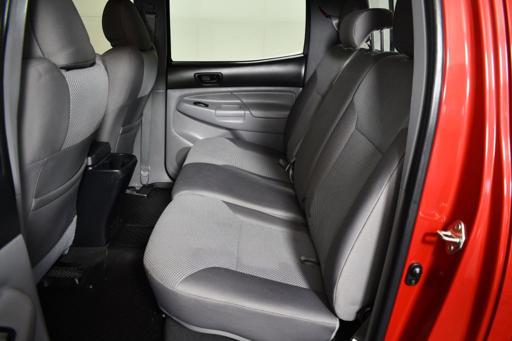 2015 Toyota Tacoma Image 24