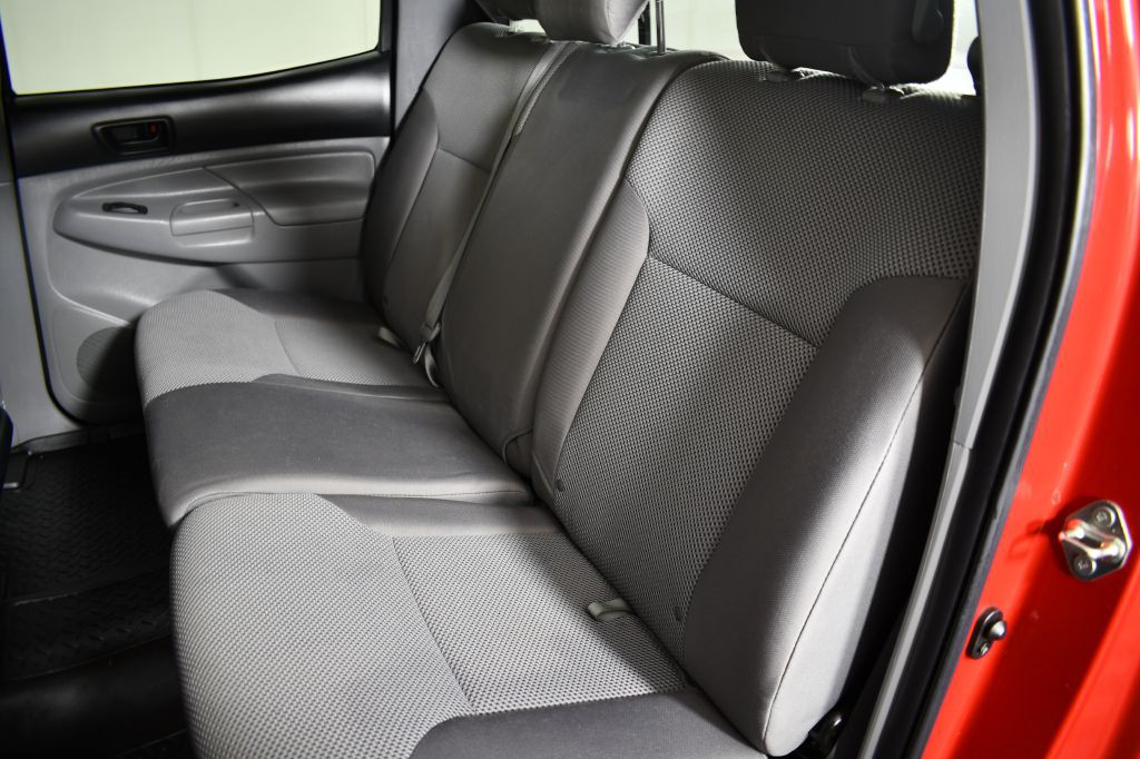 2015 Toyota Tacoma Image 25