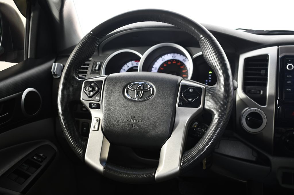 2015 Toyota Tacoma Image 26