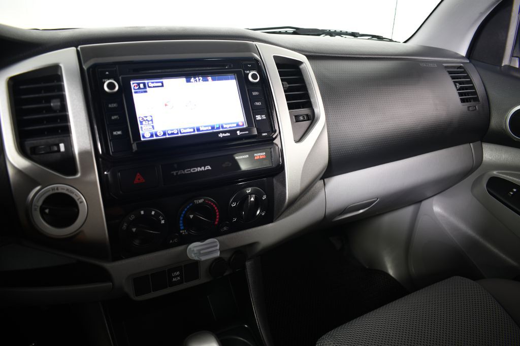 2015 Toyota Tacoma Image 30
