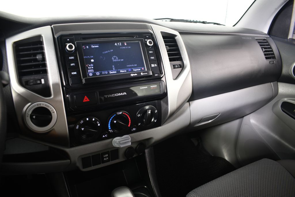 2015 Toyota Tacoma Image 32