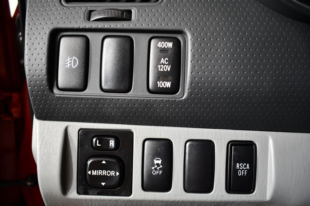 2015 Toyota Tacoma Image 38
