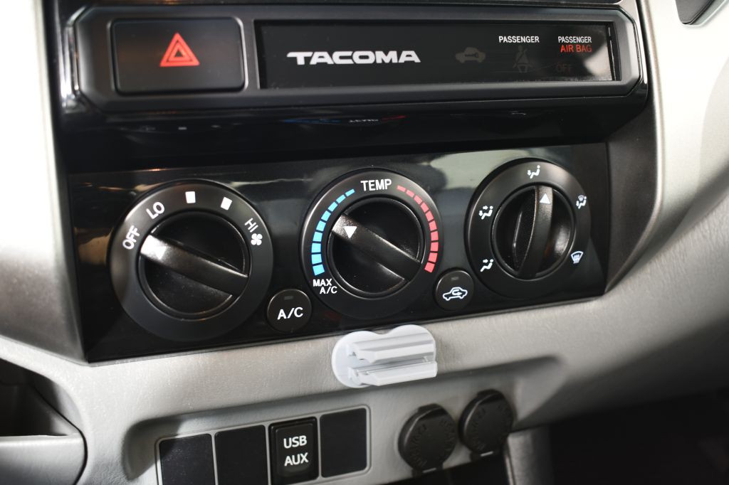 2015 Toyota Tacoma Image 40