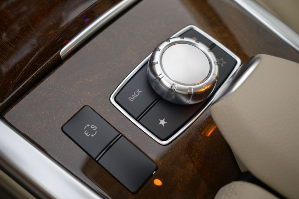 2015 Mercedes-Benz E-Class Image 40