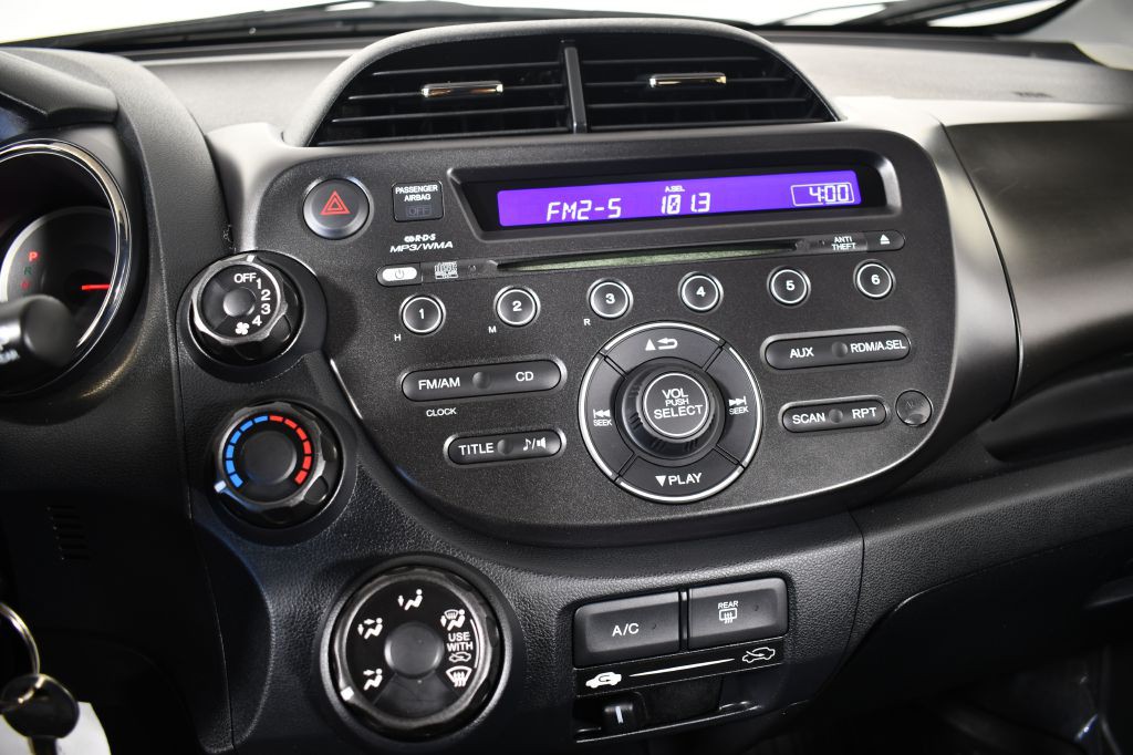 2013 Honda Fit Image 32
