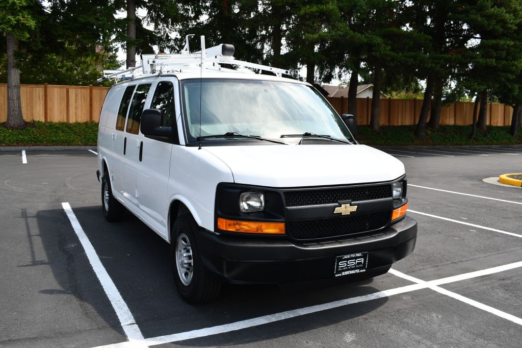 2016 Chevrolet Express Image 3