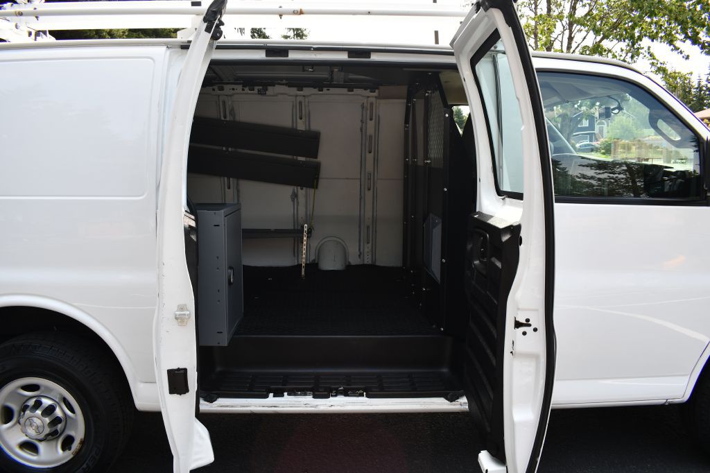 2016 Chevrolet Express Image 16