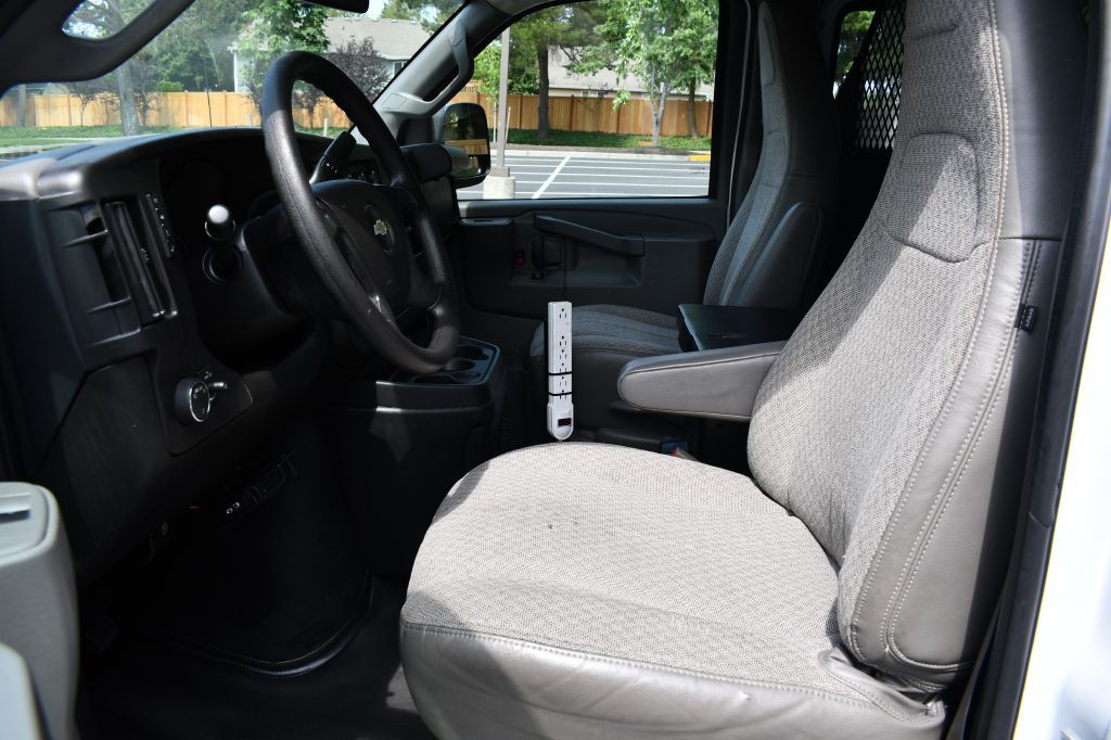2016 Chevrolet Express Image 18