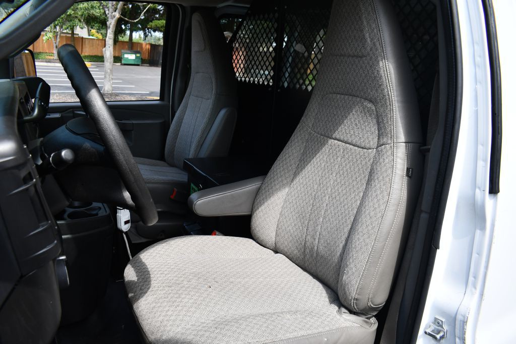 2016 Chevrolet Express Image 19