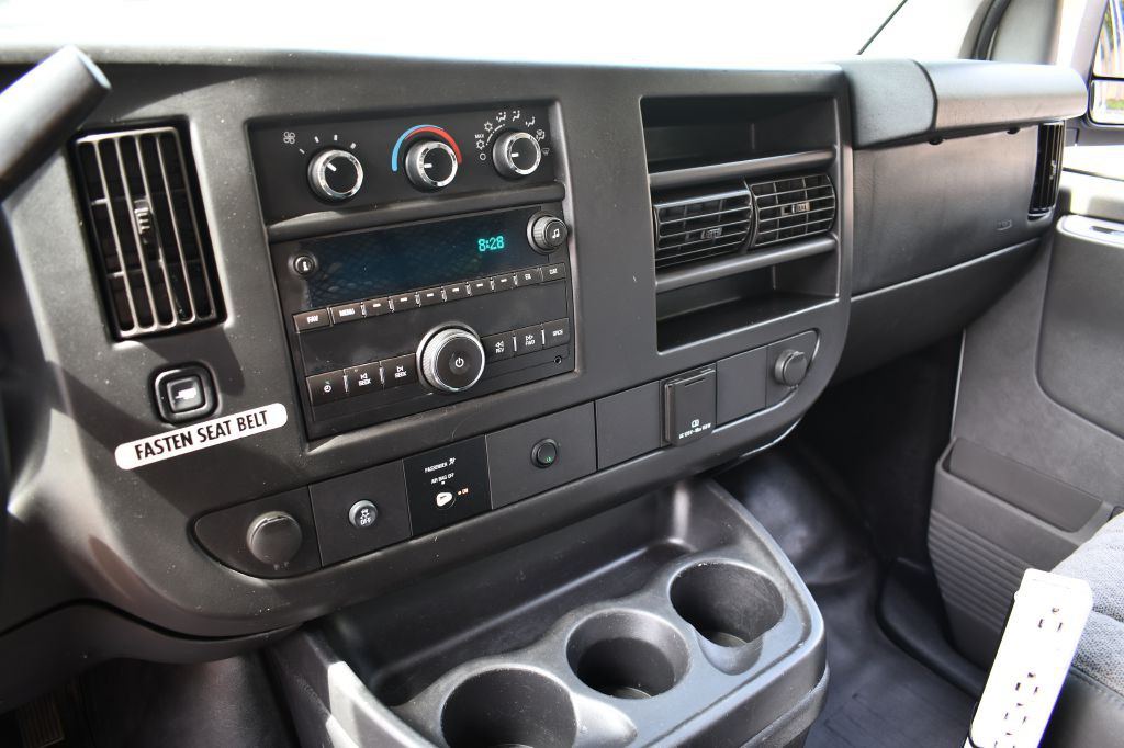 2016 Chevrolet Express Image 21