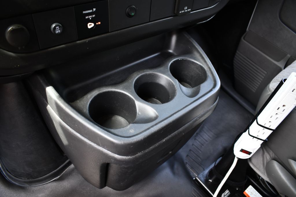 2016 Chevrolet Express Image 22
