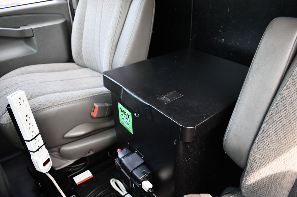 2016 Chevrolet Express Image 25