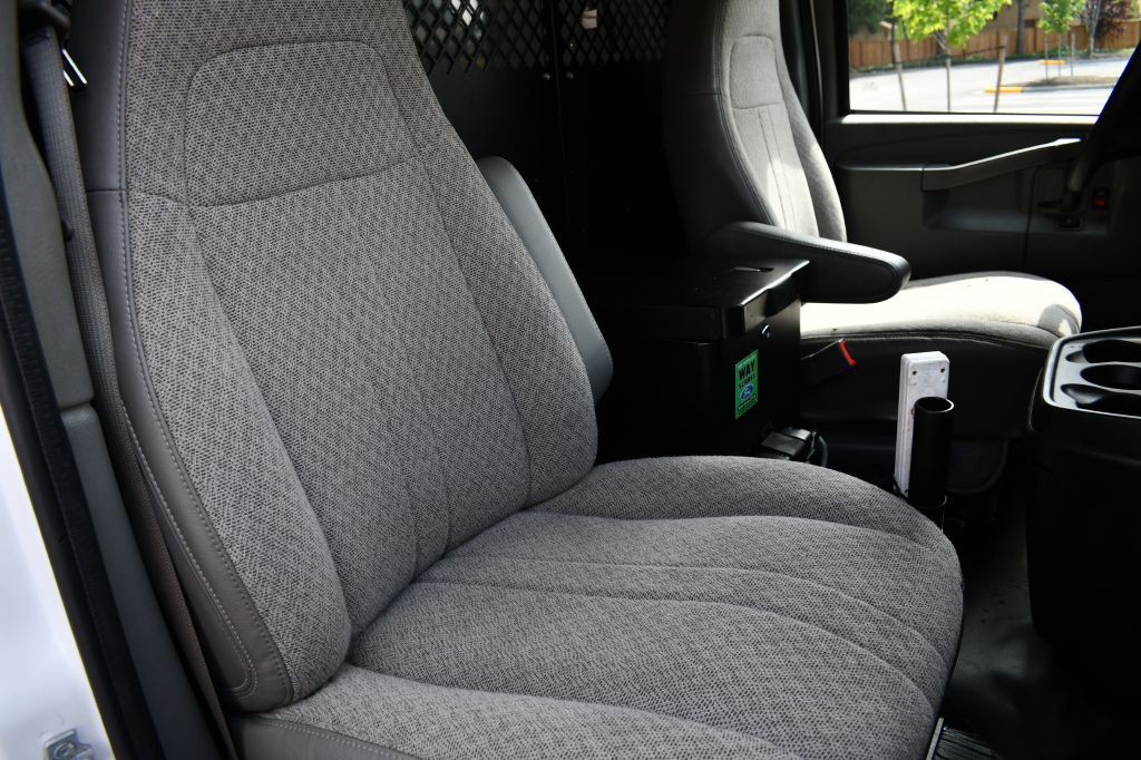 2016 Chevrolet Express Image 32