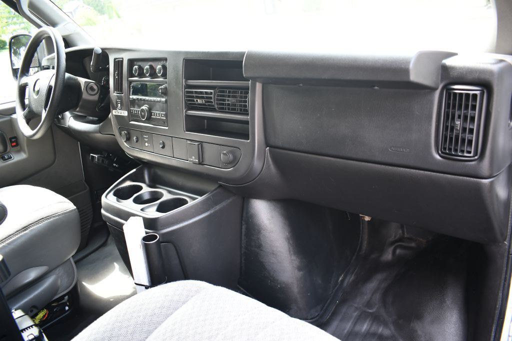 2016 Chevrolet Express Image 33