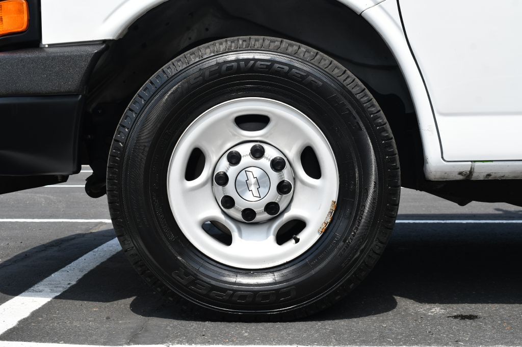 2016 Chevrolet Express Image 34