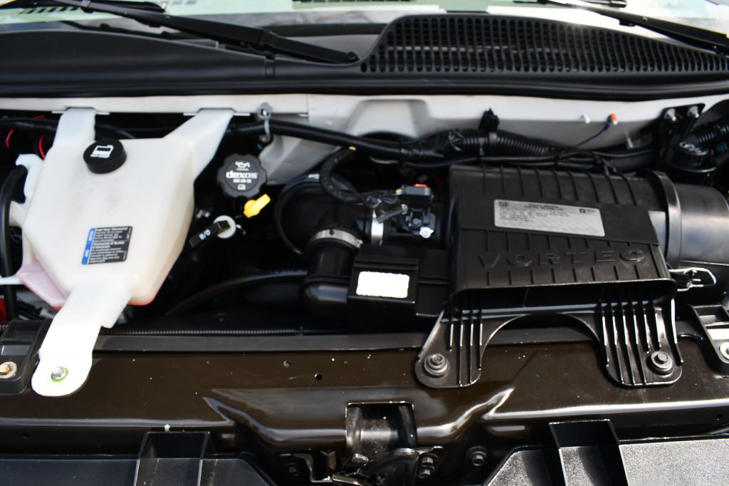 2016 Chevrolet Express Image 38