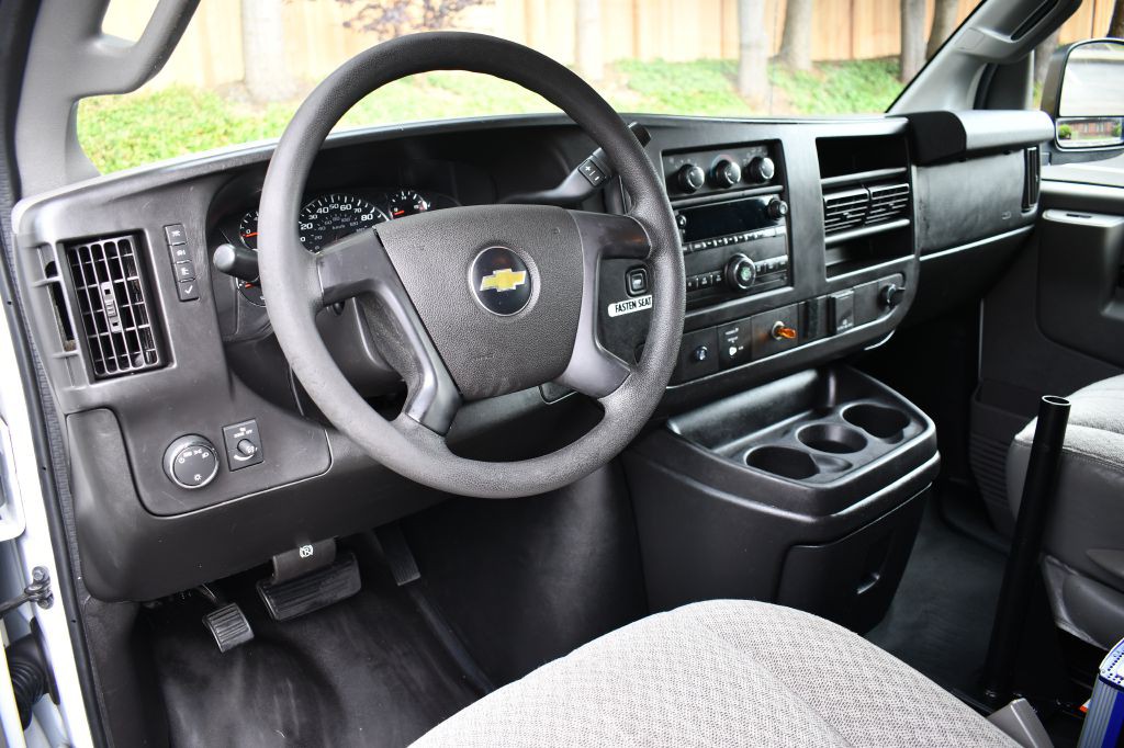2016 Chevrolet Express Image 26