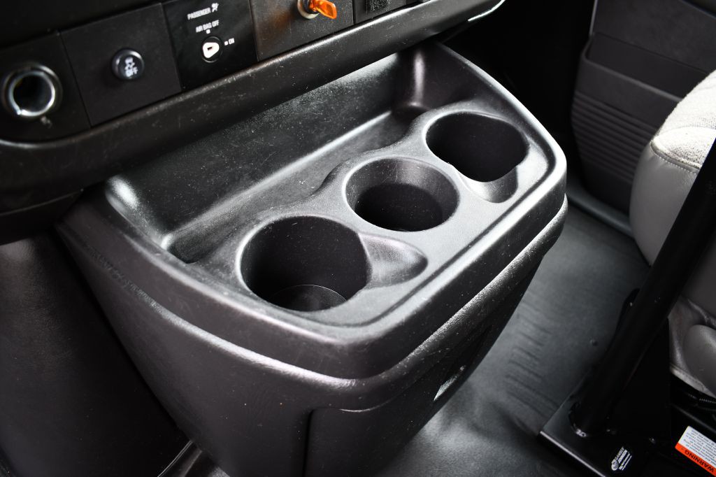 2016 Chevrolet Express Image 27