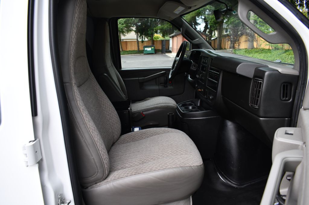 2016 Chevrolet Express Image 35