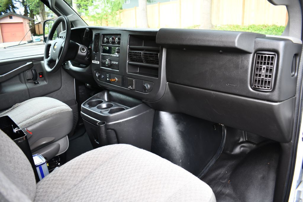 2016 Chevrolet Express Image 36