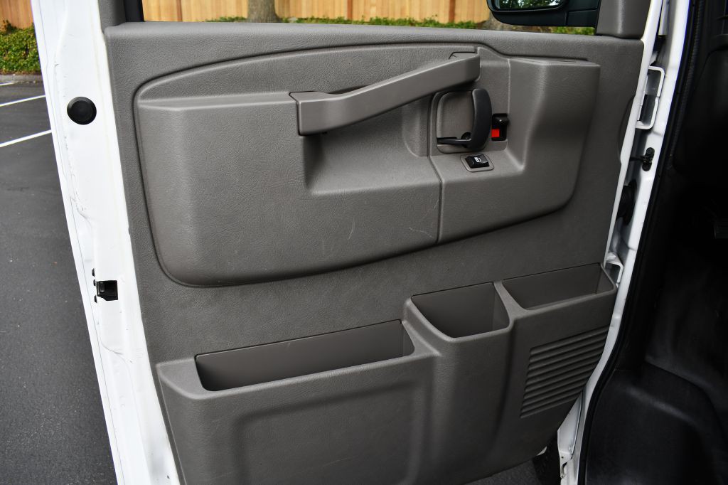 2016 Chevrolet Express Image 37