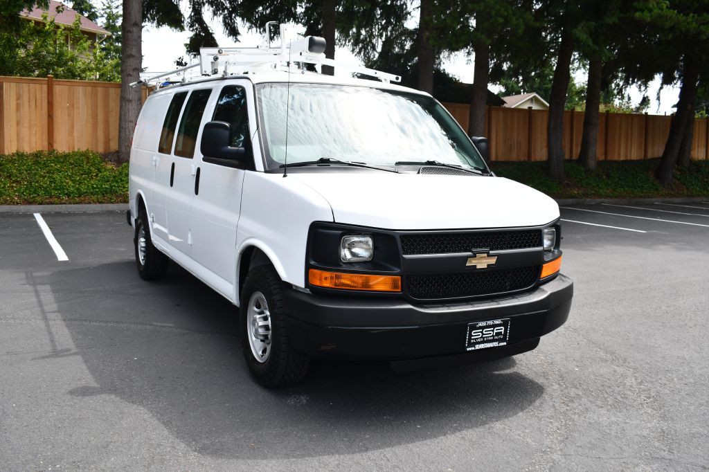 2016 Chevrolet Express Image 3