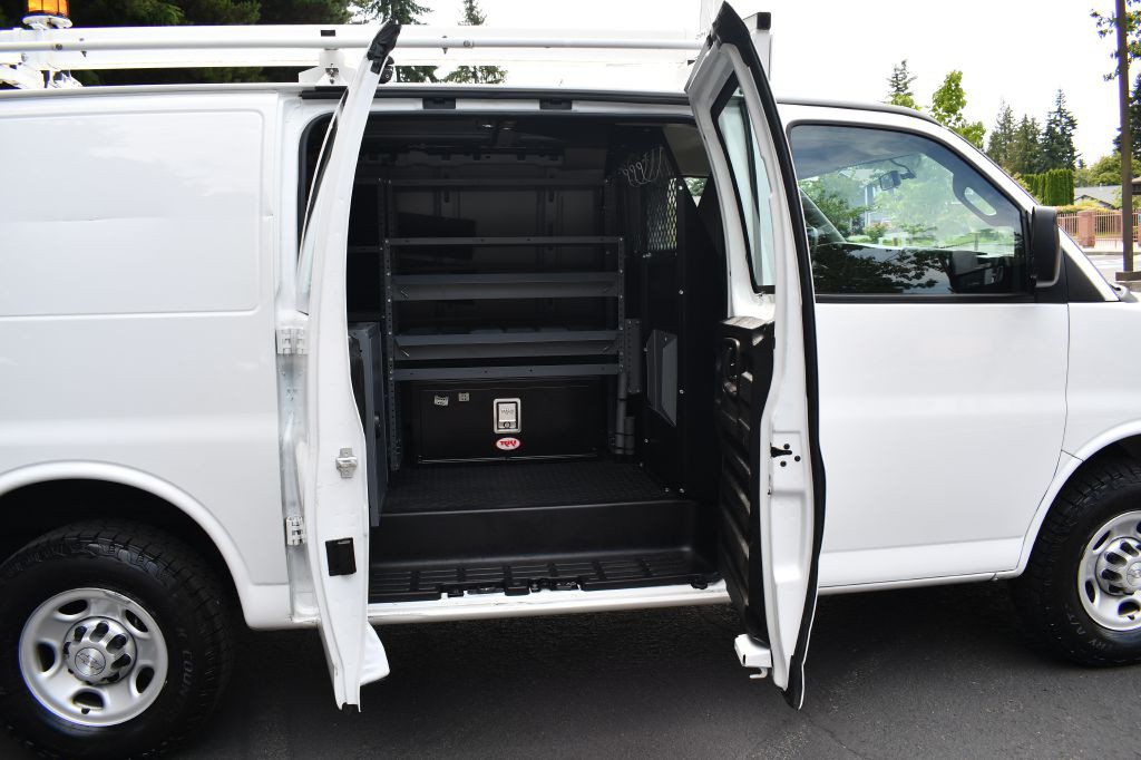 2016 Chevrolet Express Image 18