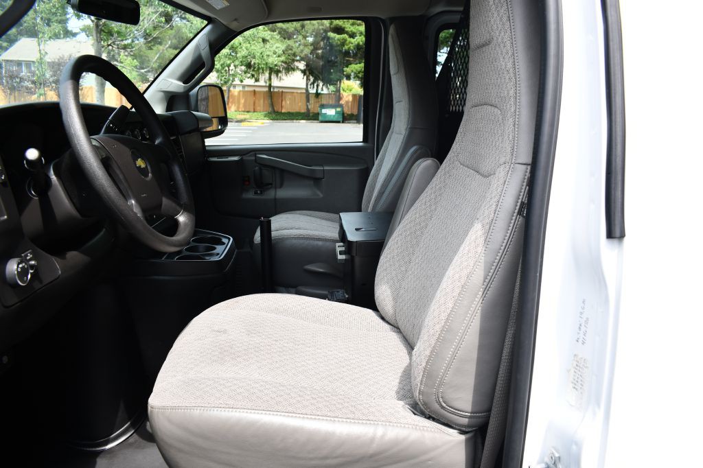 2016 Chevrolet Express Image 23