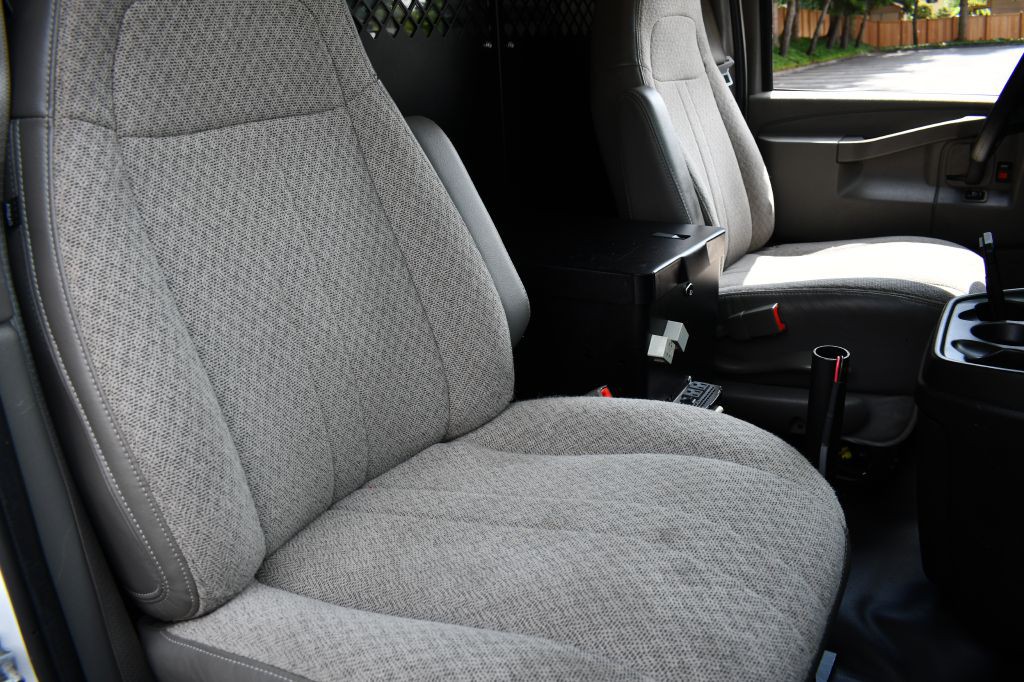 2016 Chevrolet Express Image 24