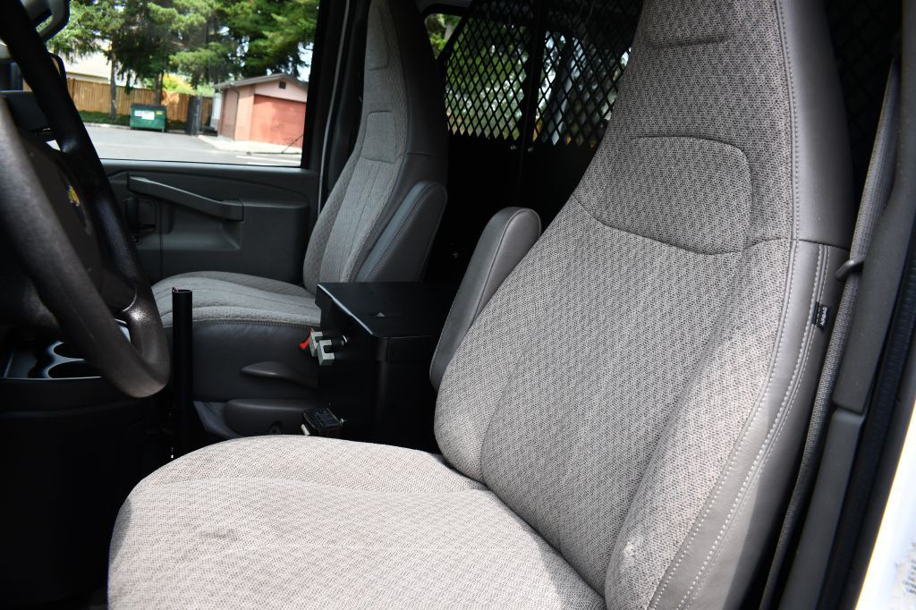 2016 Chevrolet Express Image 25