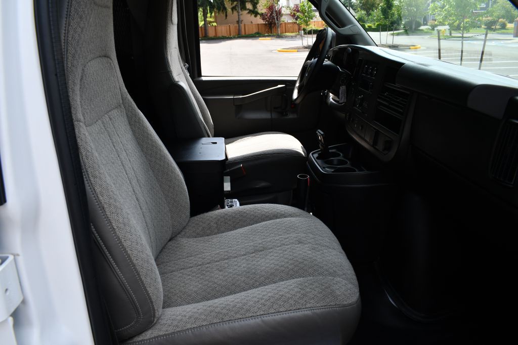 2016 Chevrolet Express Image 26