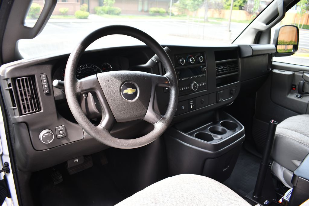 2016 Chevrolet Express Image 27