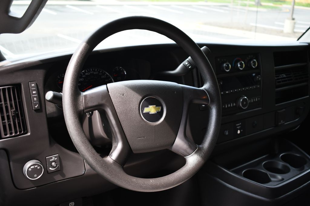 2016 Chevrolet Express Image 28