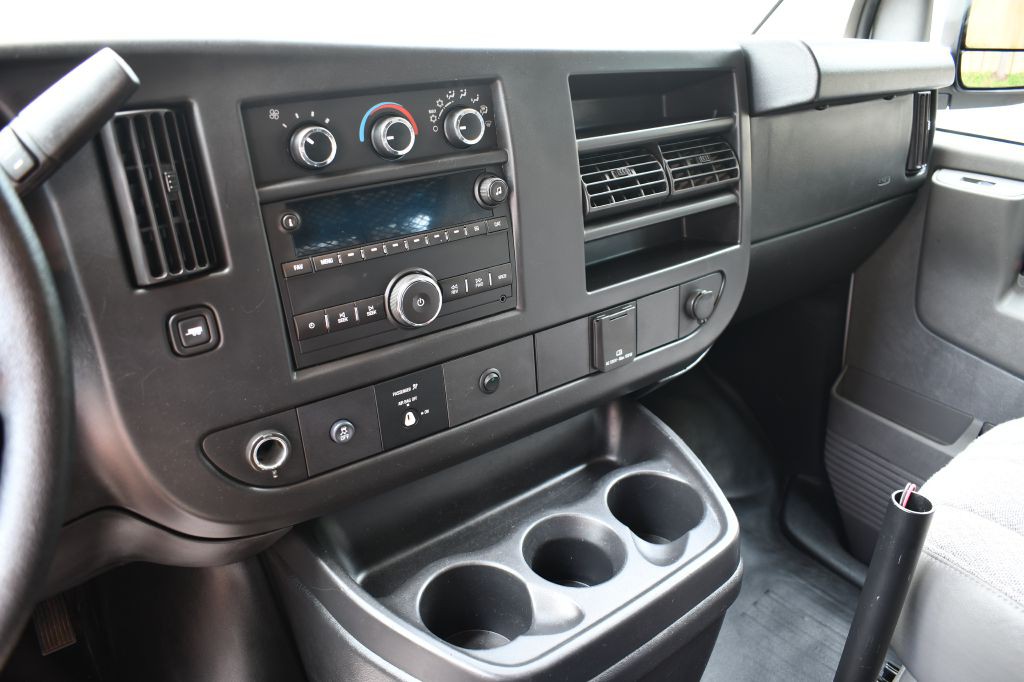 2016 Chevrolet Express Image 29